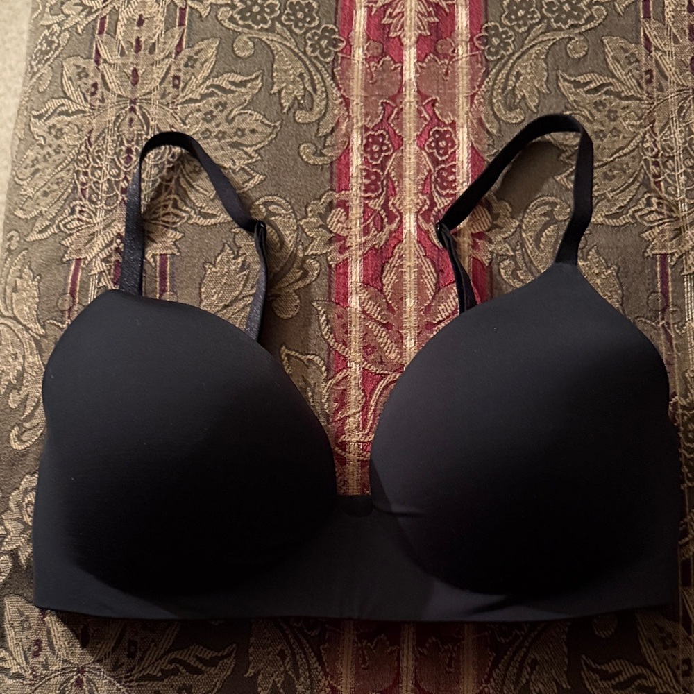 PINK Victoria's Secret Black Bra NWOT